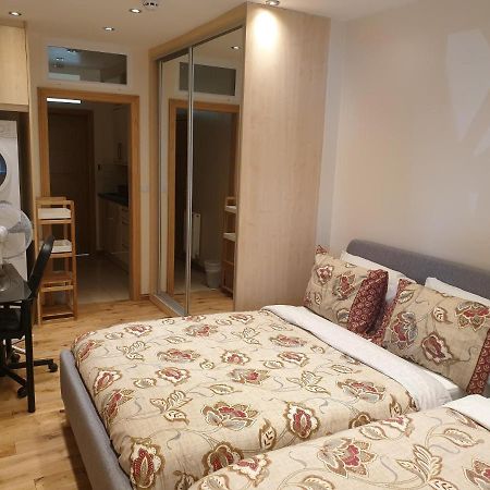 London Luxury Apartments 1Min Walk From Underground, With Free Parking Free Wifi Екстериор снимка