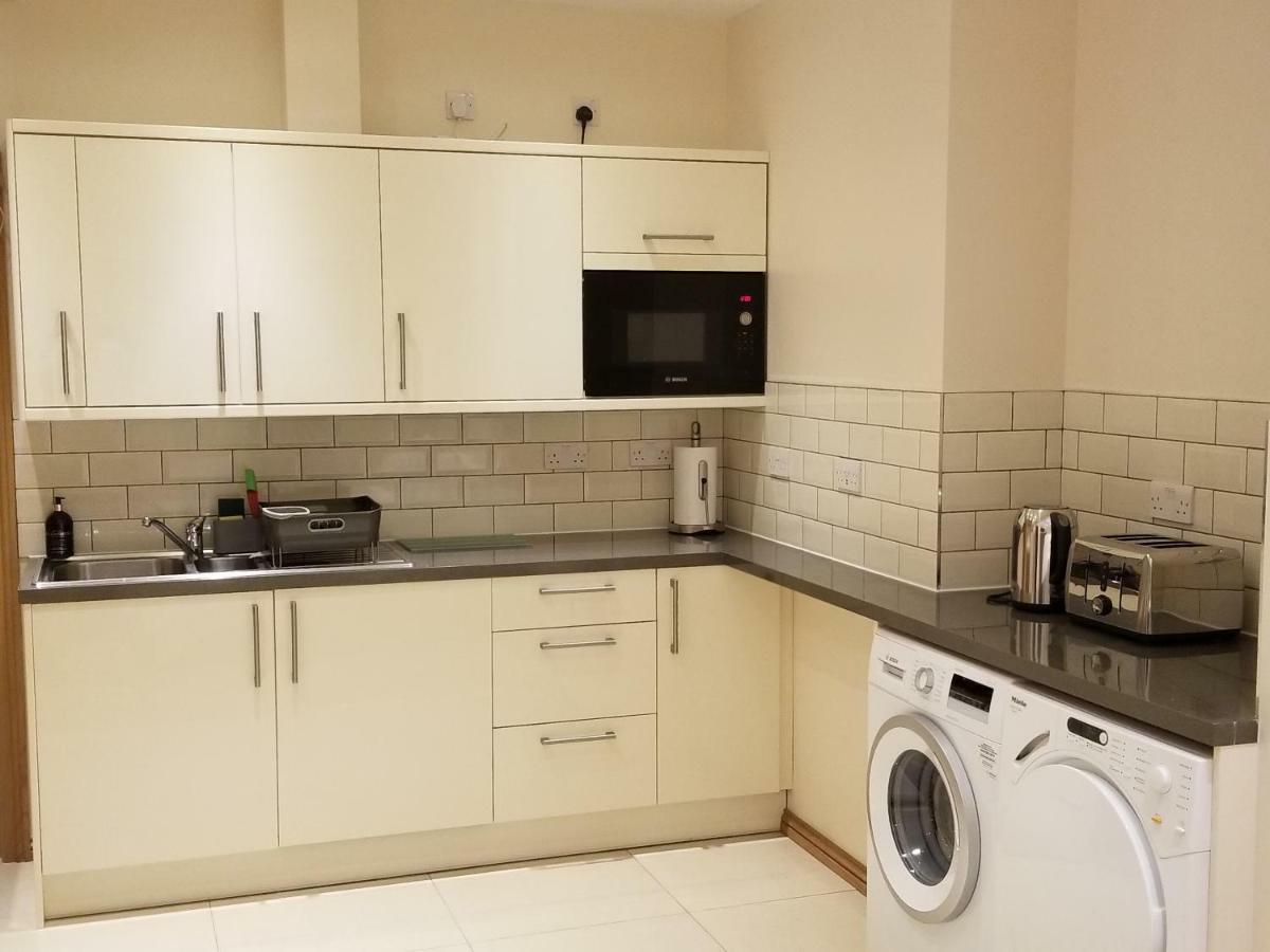 London Luxury Apartments 1Min Walk From Underground, With Free Parking Free Wifi Екстериор снимка